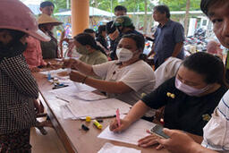 Trung tâm Trung tâm Y tế thành phố Long Xuyên tập huấn kiến thức  an toàn vệ sinh thực phẩm tại xã Mỹ Hòa Hưng