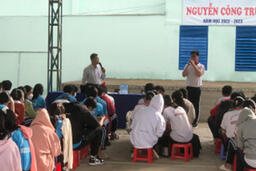 Trung tâm Y tế TP. Long Xuyên phối hợp sinh hoạt chuyên đề  tại trường Trung học phổ thông Nguyễn Công Trứ